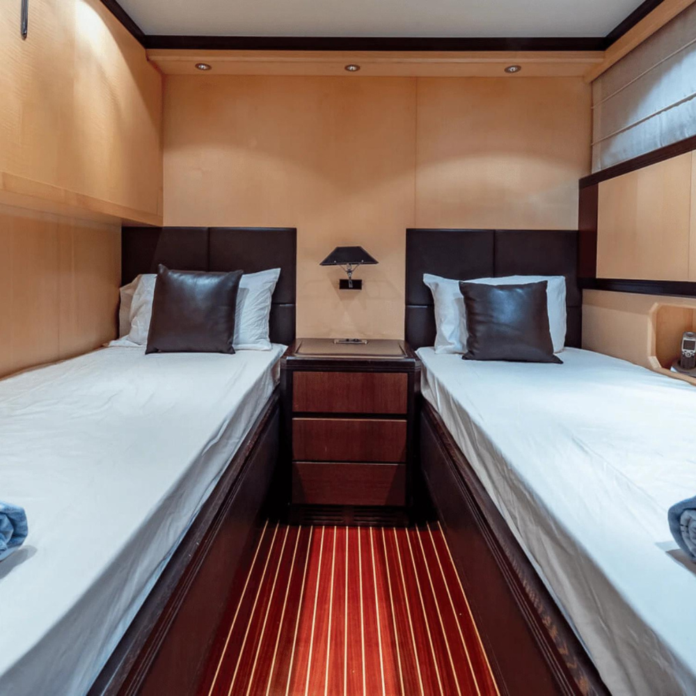 72' Mangusta "M3" - ZEUS XI - Luxury Yachts