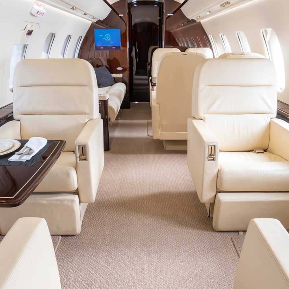 Challenger 605 - ZEUS XI - Private Jet