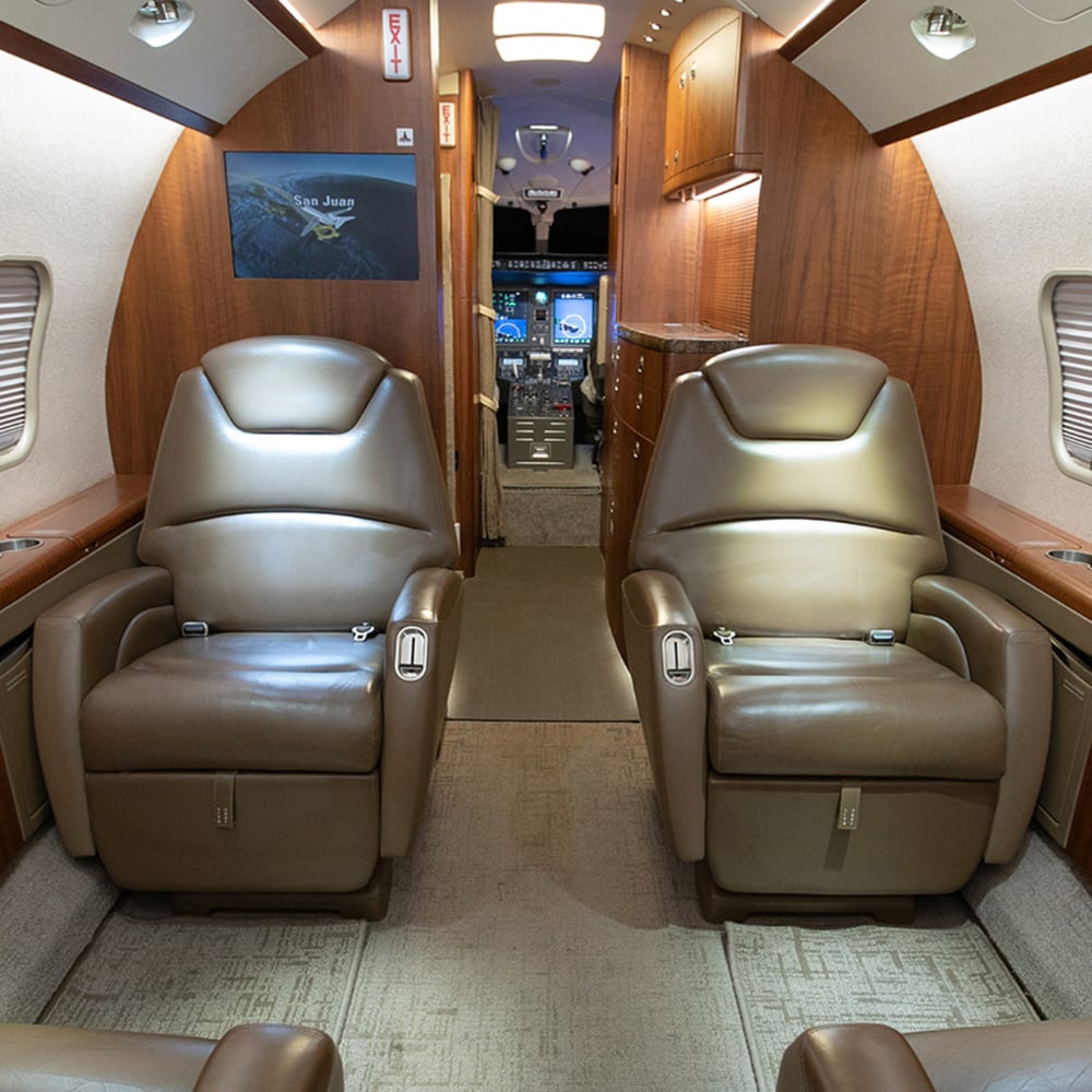Challenger 300 - ZEUS XI - Private Jet