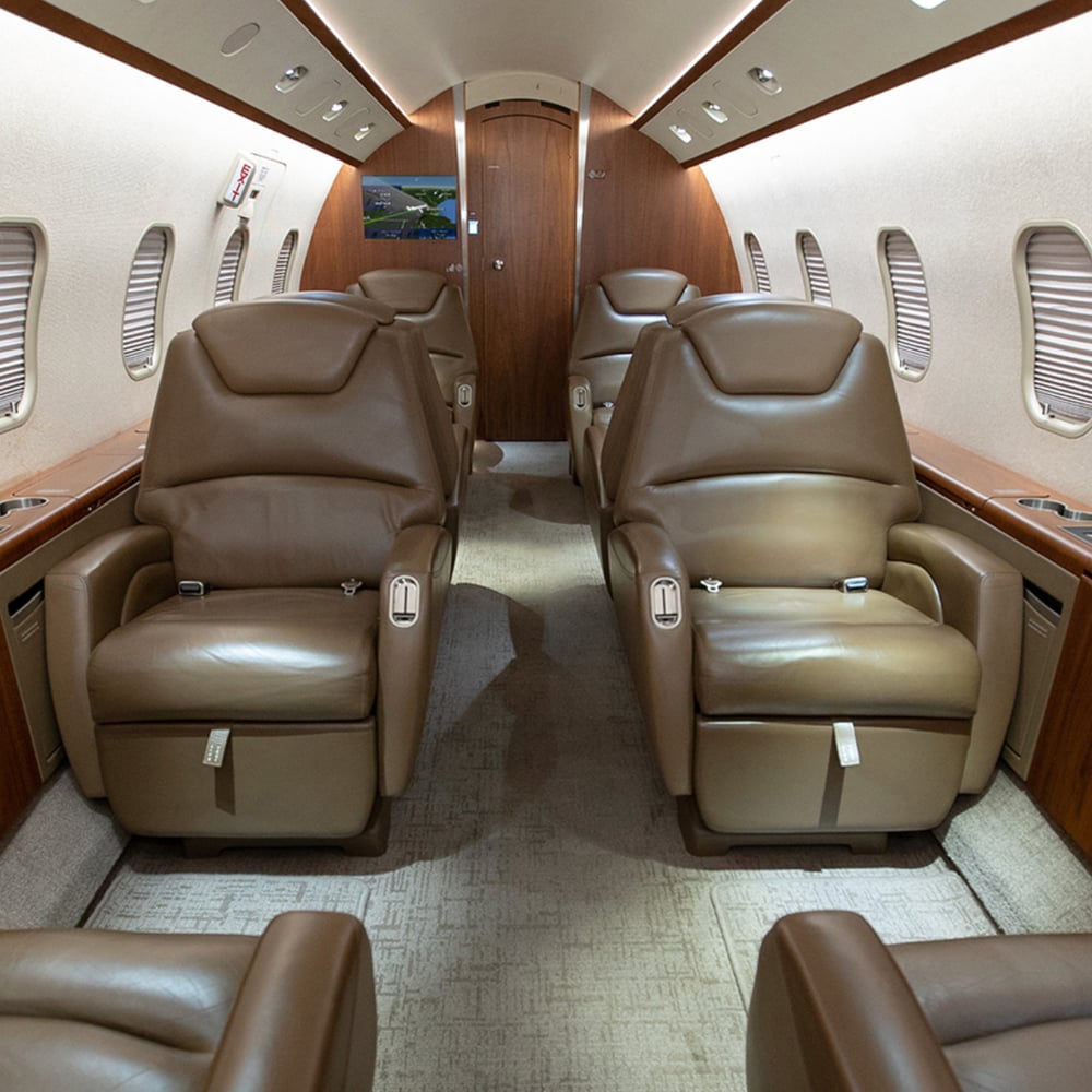 Challenger 300 - ZEUS XI - Private Jet