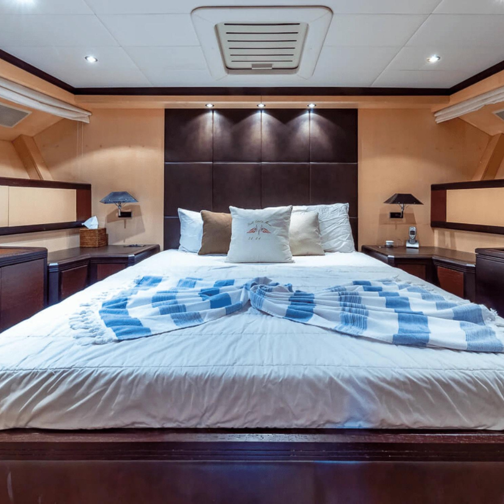 72' Mangusta "M3" - ZEUS XI - Luxury Yachts
