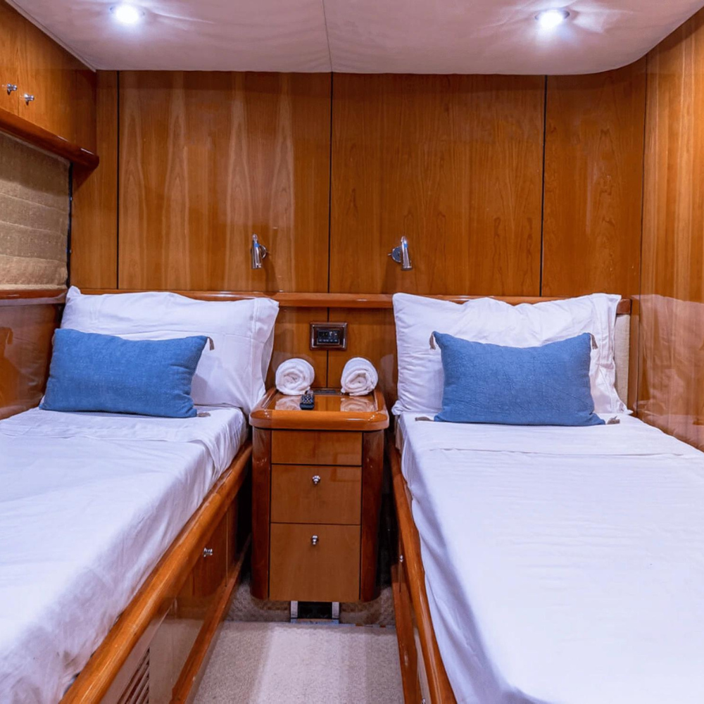 82' Sunseeker Manhattan "J&J" - ZEUS XI - Luxury Yachts